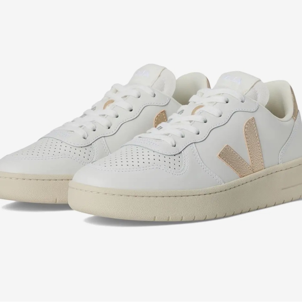 Veja Women's V-10 Leather size 38